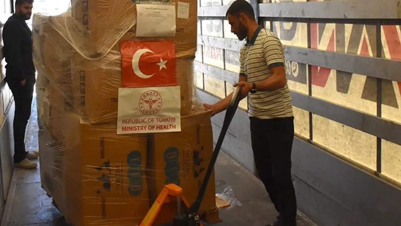 Sağlık Bakanlığınca gönderilen tıbbi yardım malzemesi İran'a ulaştı