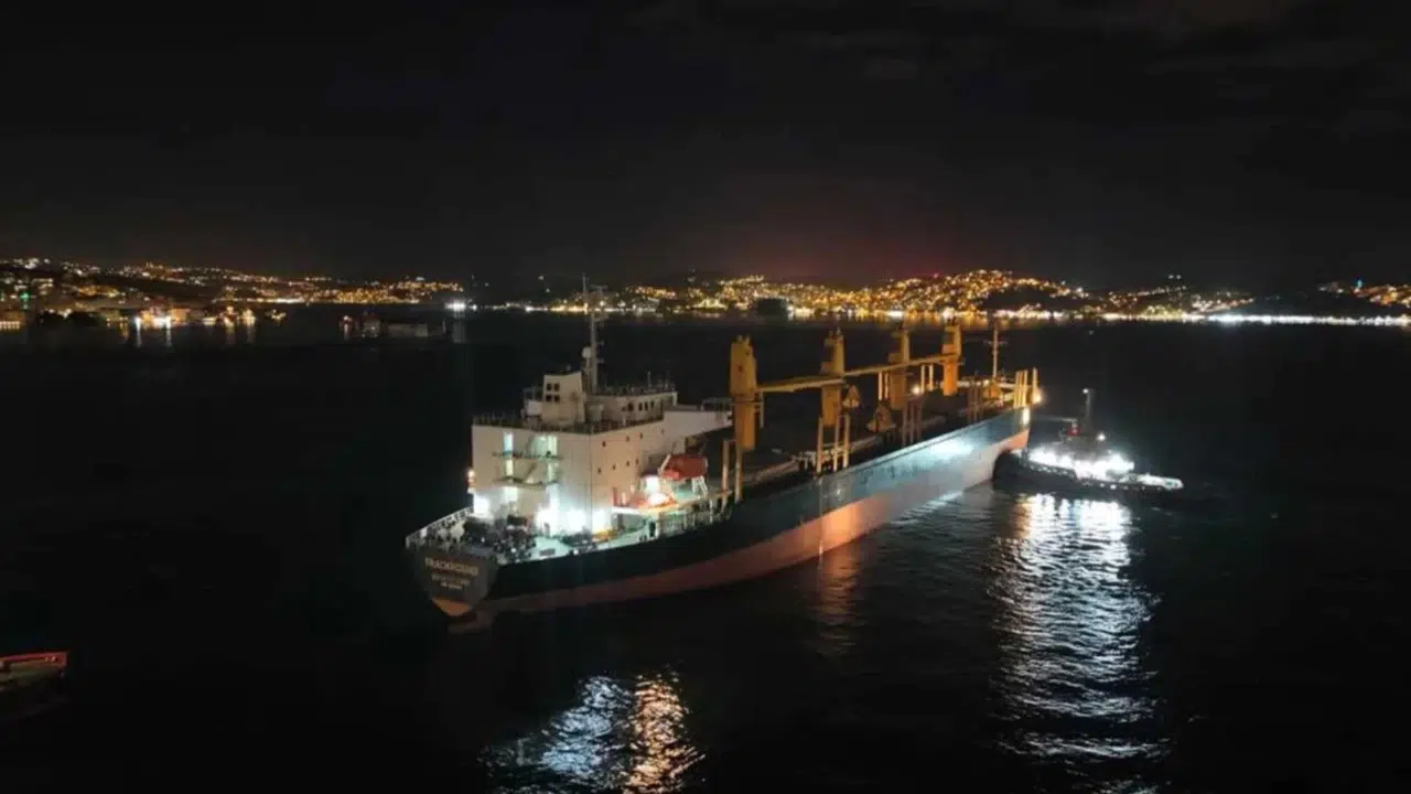 Boğaz’da gemi arızası trafiği durdurdu: Geçişler askıya alındı