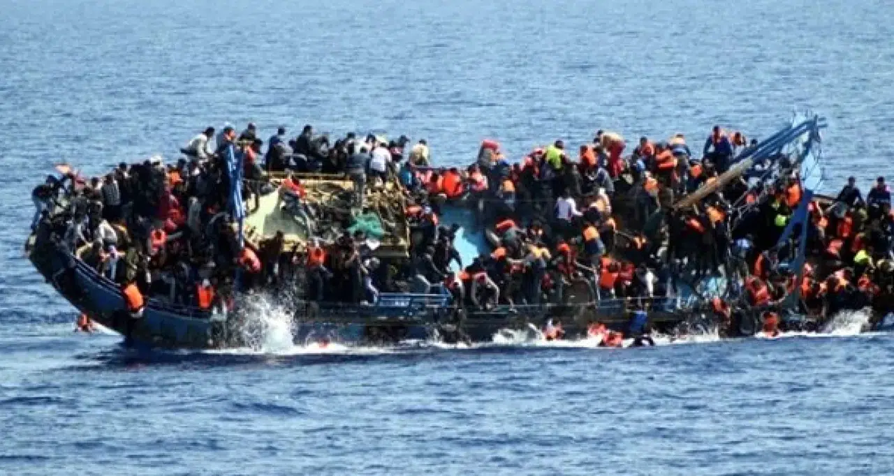 Arakanlı Müslümanları taşıyan tekne battı: 250 kişi kayıp