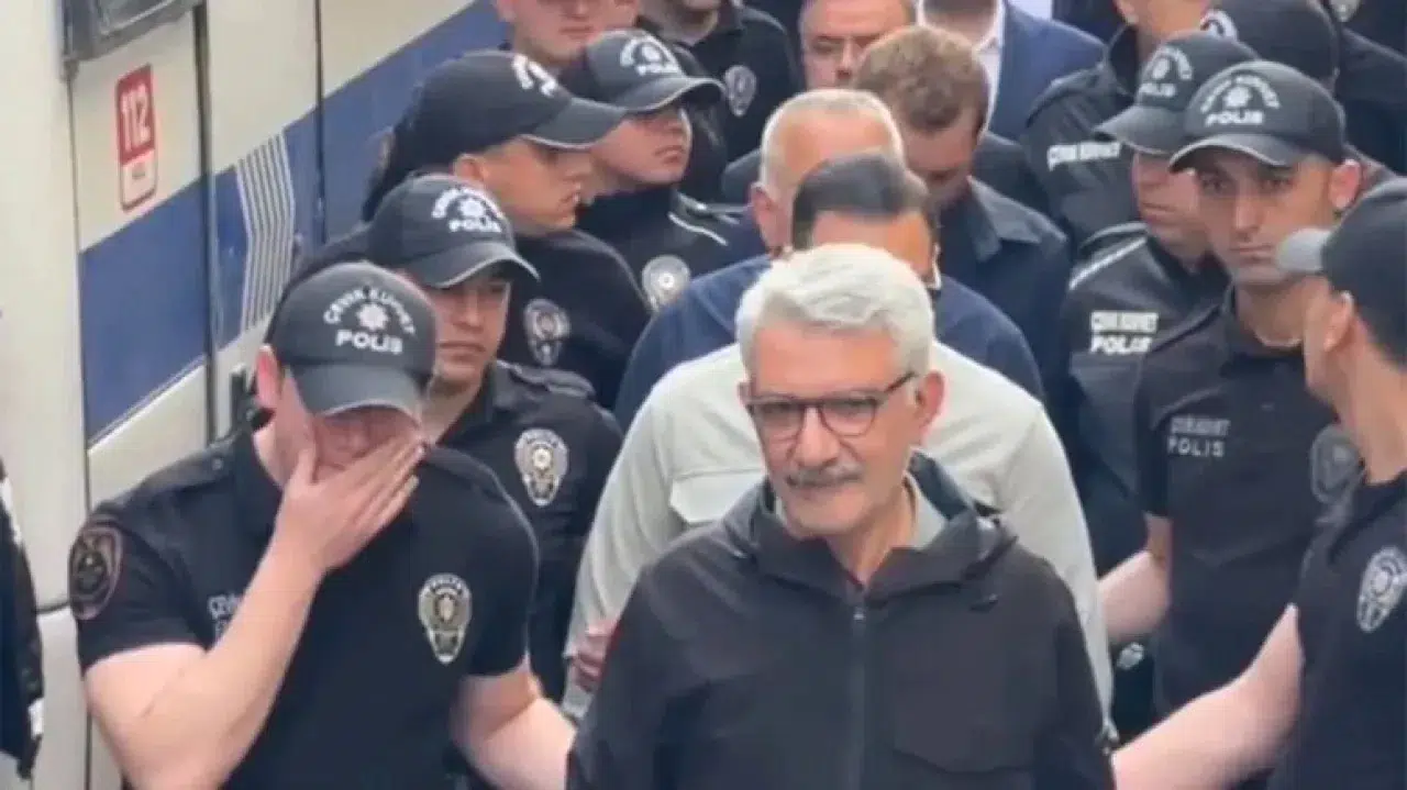 Ali Sukas kimdir, görevden alındı mı, eşi kim?