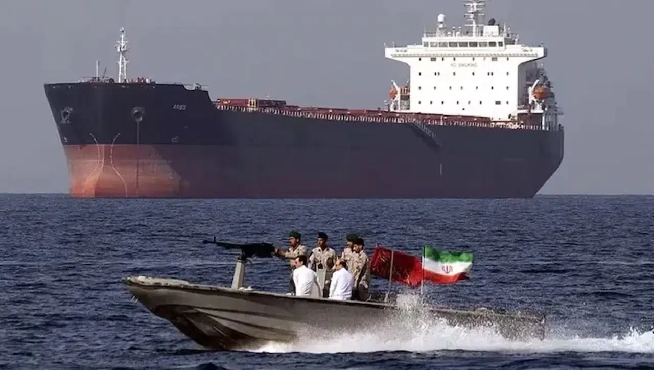 Hürmüz Boğazı’nda gerilim: İran iki yük gemisine müdahale etti