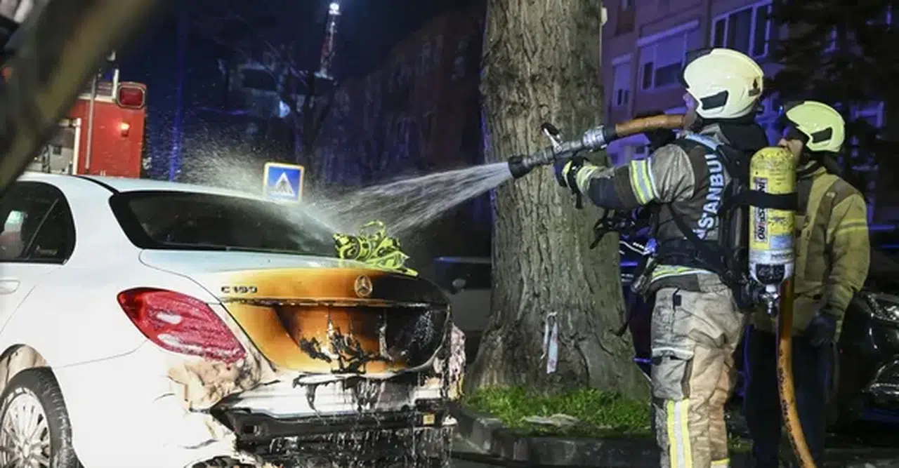 Lüks araçlar kül oldu, villa hedef alındı: Saldırının arkasındaki isim şaşırttı