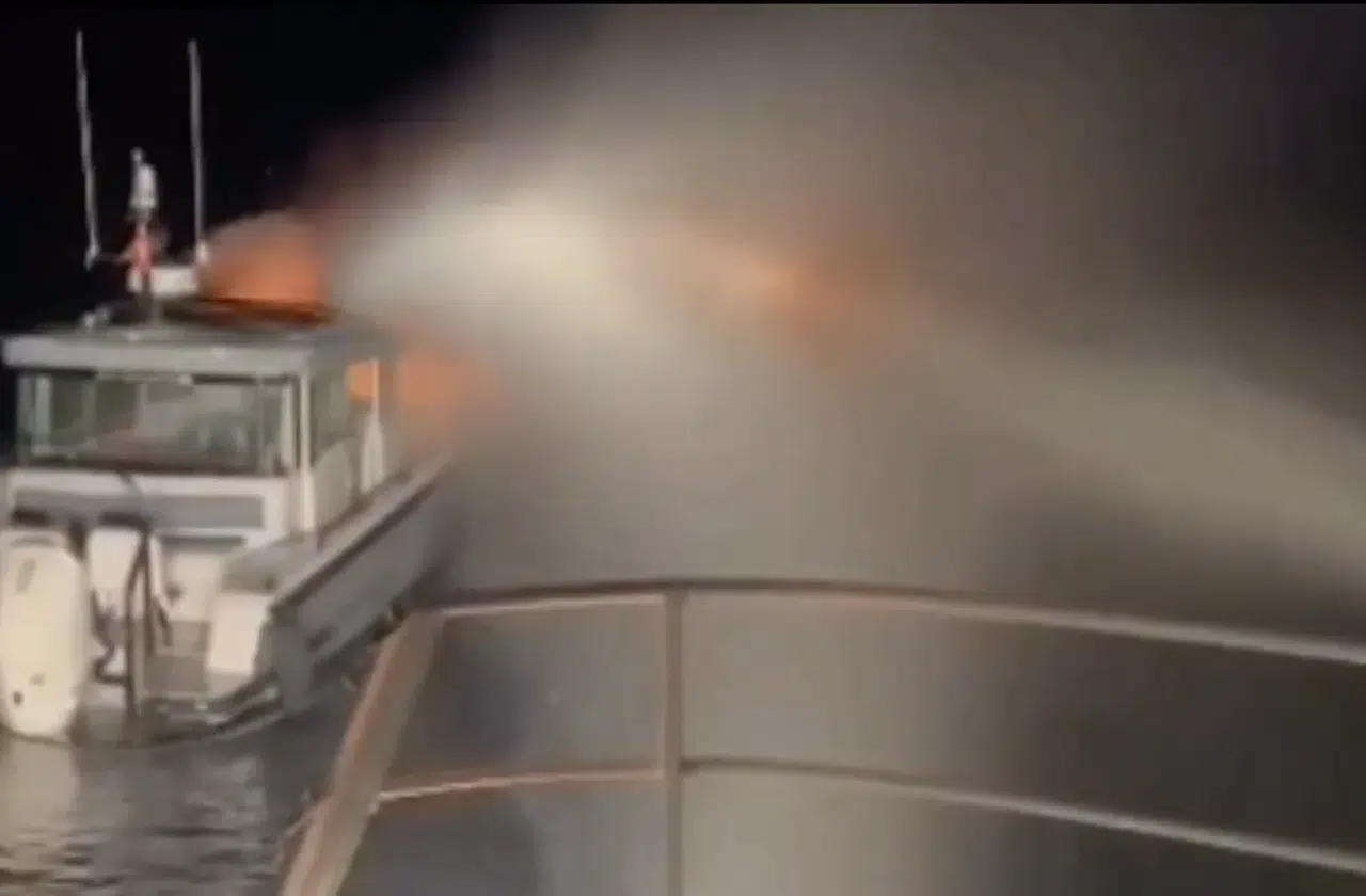 Kadıköy açıklarındaki teknede yangın paniği