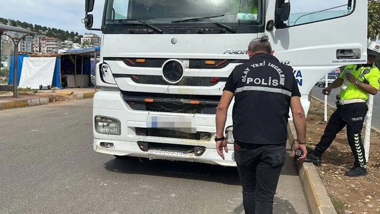 Tırın çarptığı 17 yaşındaki çocuk yaşamını yitirdi