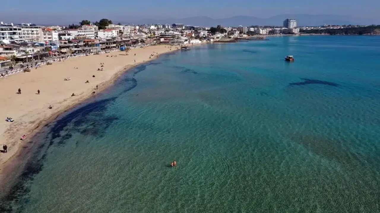 Didim’de güneş açtı, vatandaşlar plajları doldurdu
