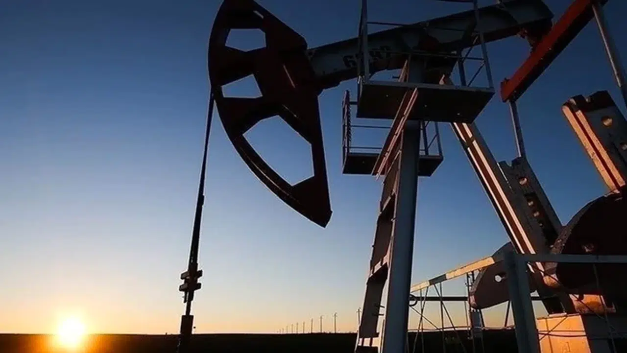 İran'dan Şok Açıklama: Abluka Petrol Fiyatlarını Yükseltti, "Benzin Keyfini Çıkarın" İfadeleri Gündemi Sarstı!