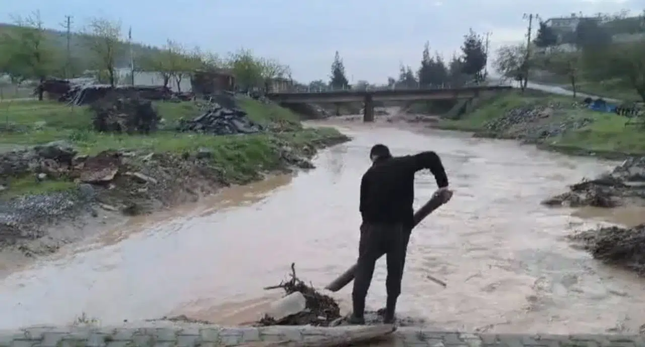 Gaziantep'te şiddetli sağanak hayatı felç etti: 150 ev etkiledi