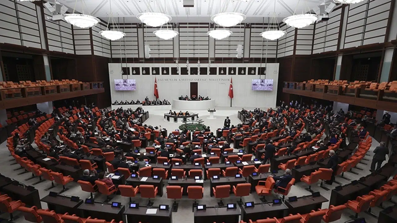 Mecliste yeni dönem: Yoklamaya katılmayan vekilin maaşı kesilecek