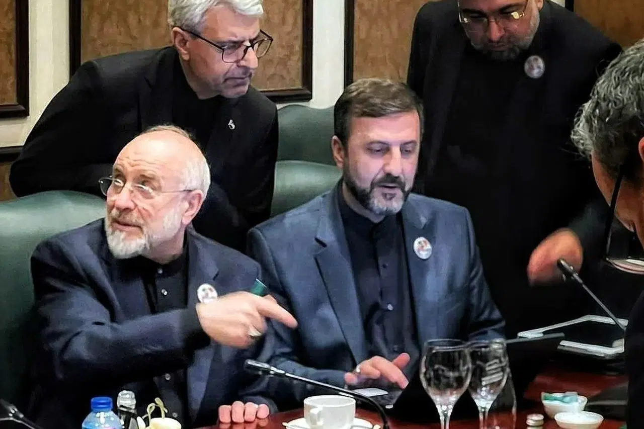 ABD ile masaya oturan İran heyetinden ilk fotoğraf geldi