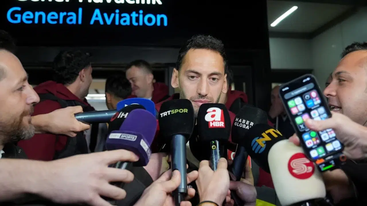 Hakan Çalhanoğlu: Ülkemizi mutlu ettiğimiz çok gururluyum