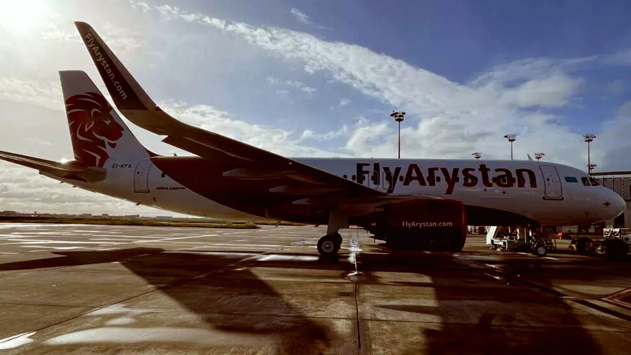 Kazakistan’da uçak inişte köpeğe çarptı: Uçakta hasar oluştu