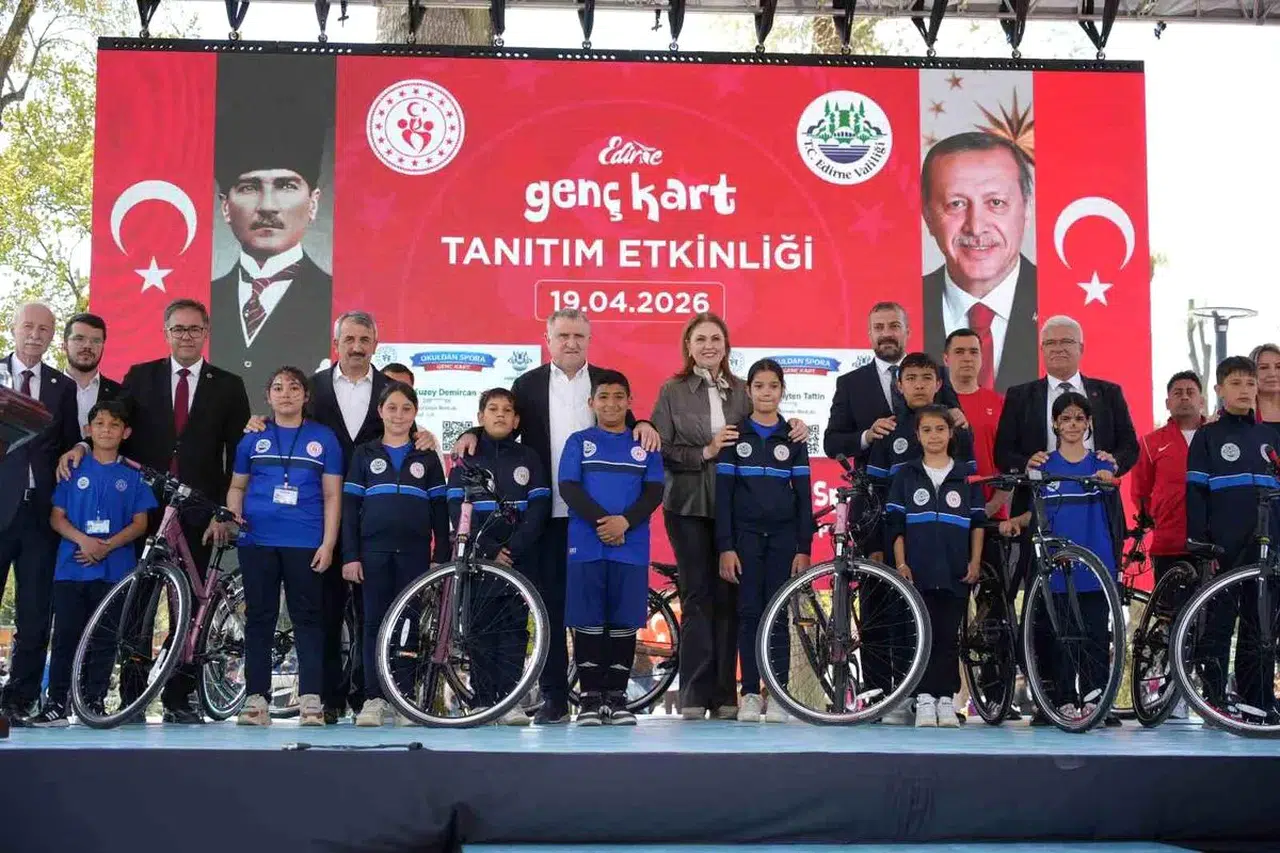 Bakan Bak ailelere seslendi: “Çocuklarınıza sevginizi aktarın"