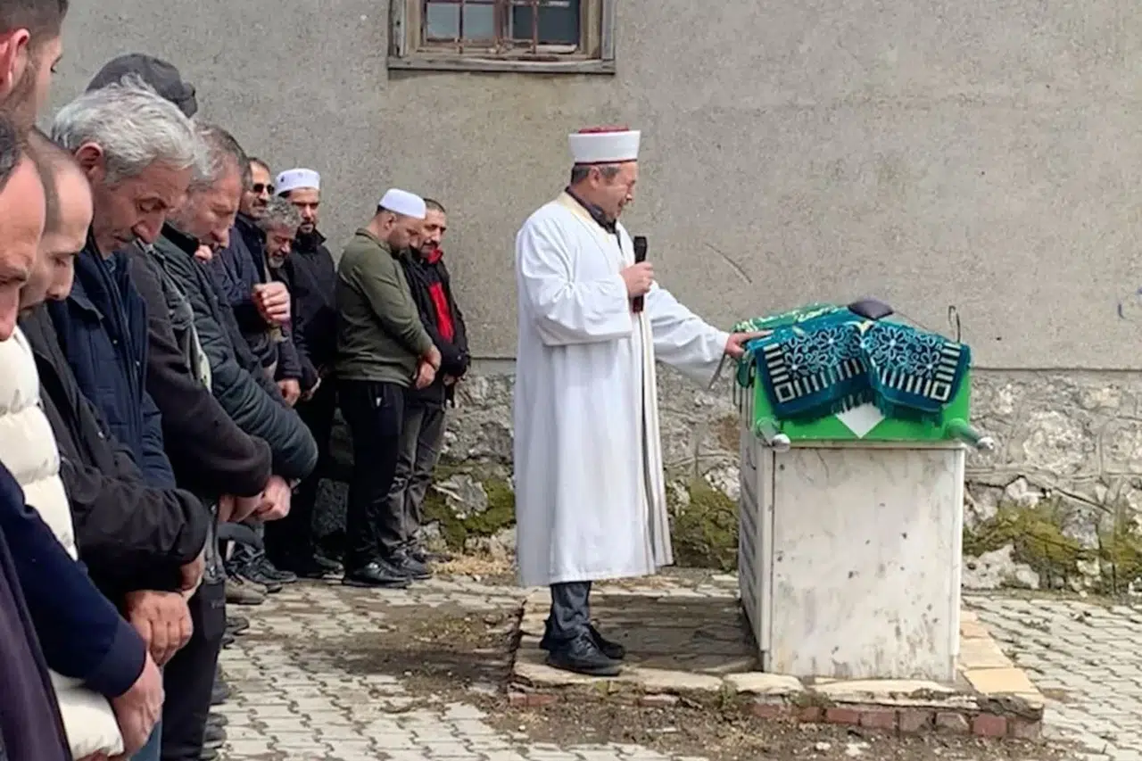 Köyün neşesi olarak biliniyordu: Cenazesinde imam dahil ayakta durmakta zorlandı
