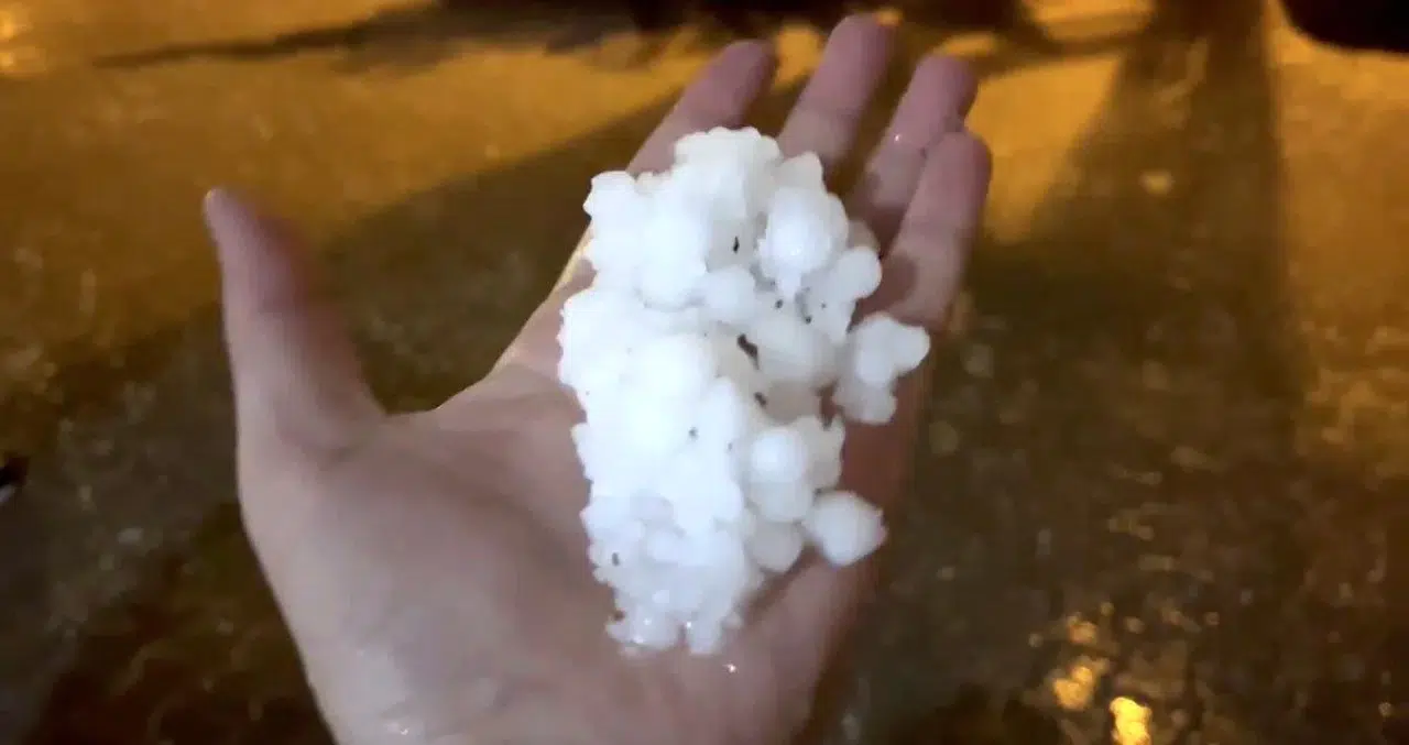 Adıyaman'da fındık büyüklüğünde dolu yağdı