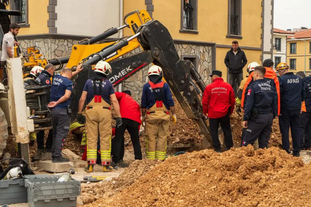 Manisa’da altyapı çalışmasında göçük 55 yaşındaki işçi hayatını kaybetti