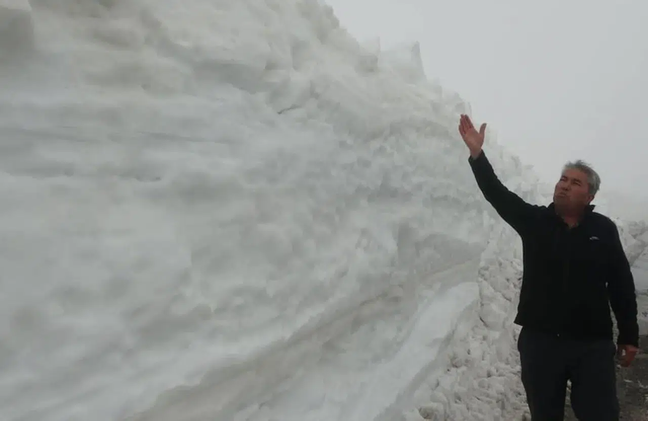 O şehrimizde şaşırtan olay: Kar 2 metreyi aştı