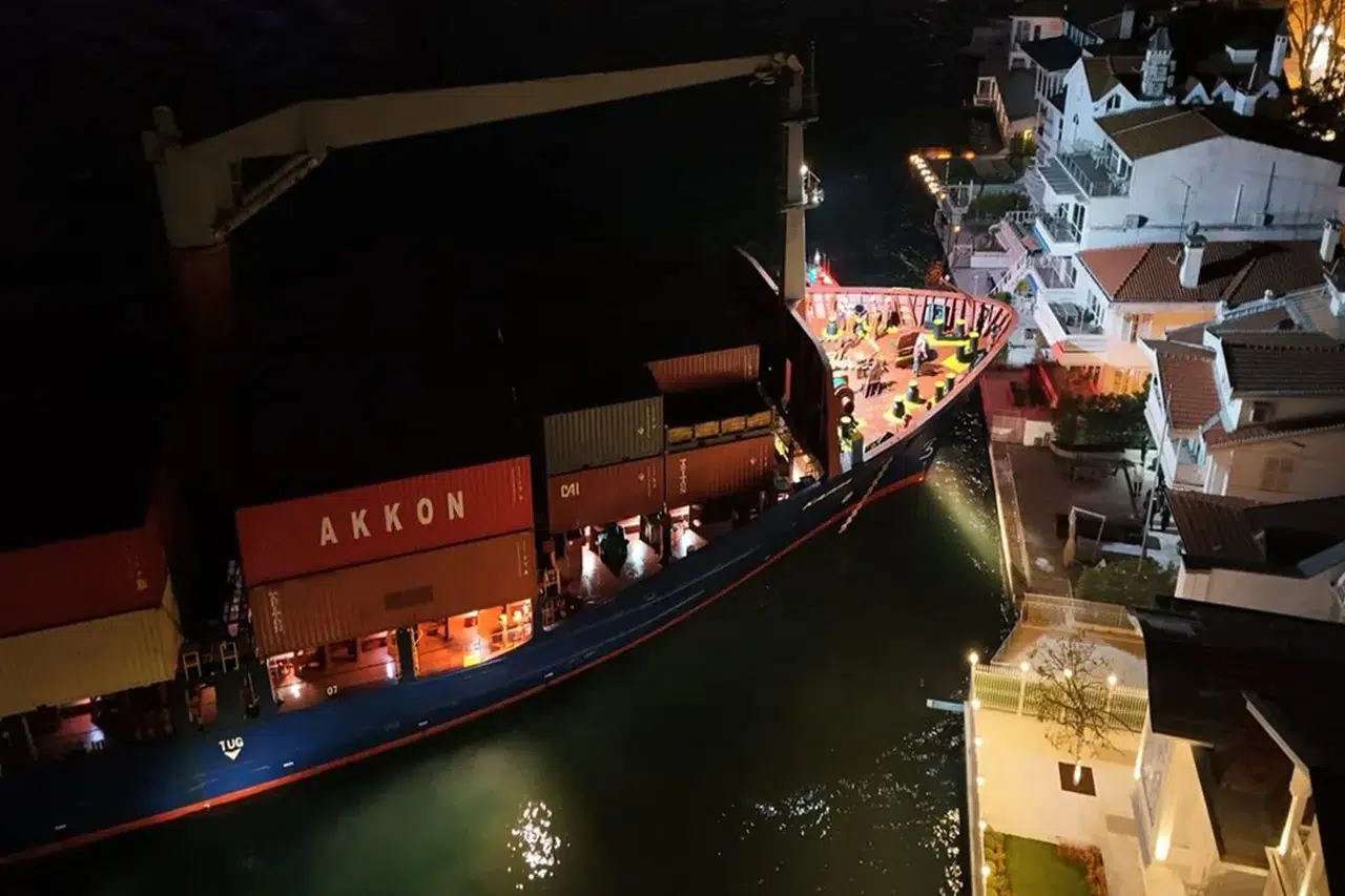 İstanbul Boğazı'nda facianın eşiğinden dönüldü