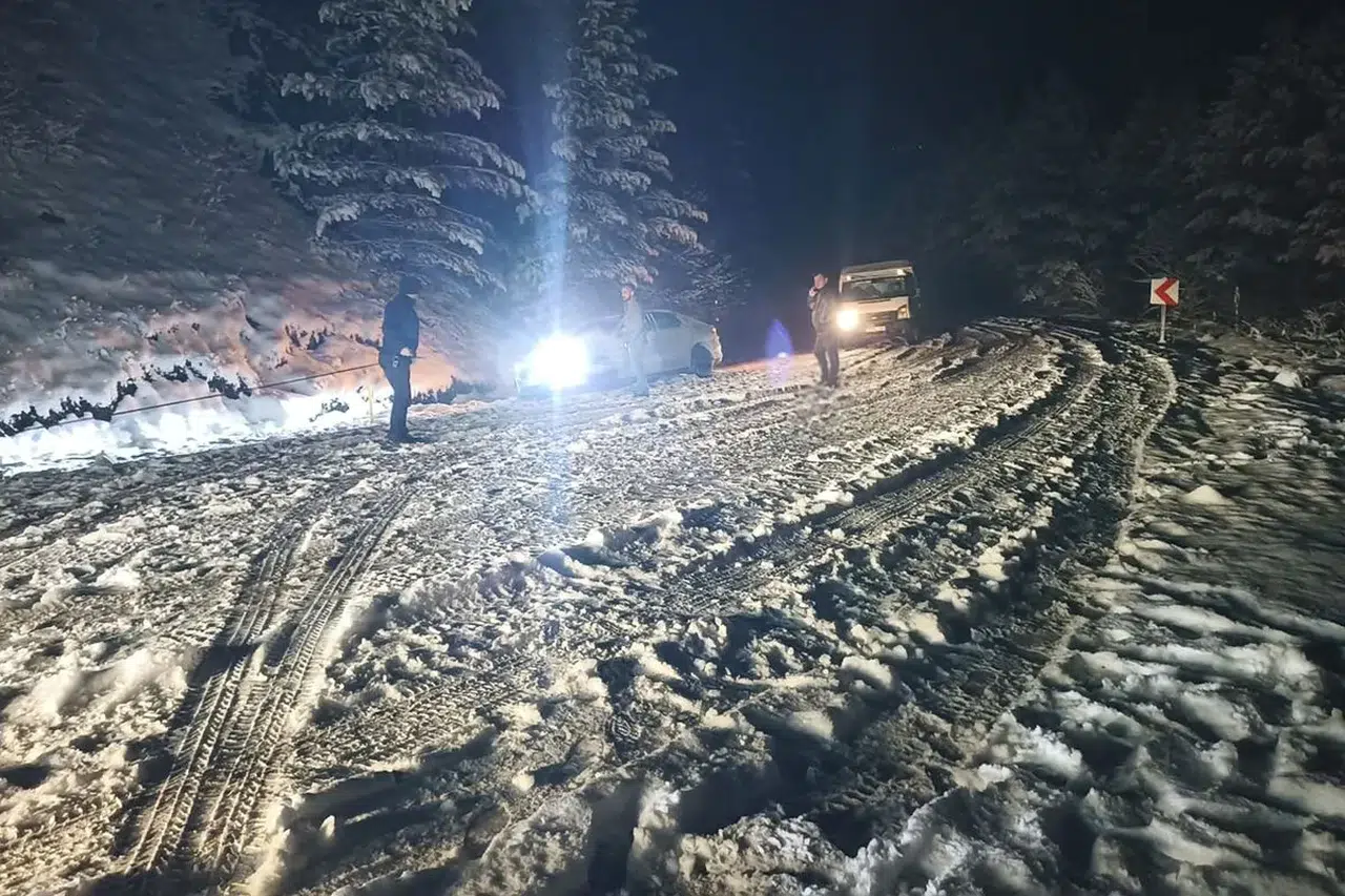 Nisan ayında o ilimize kar bastırdı: Vatandaşlar yolda kaldı