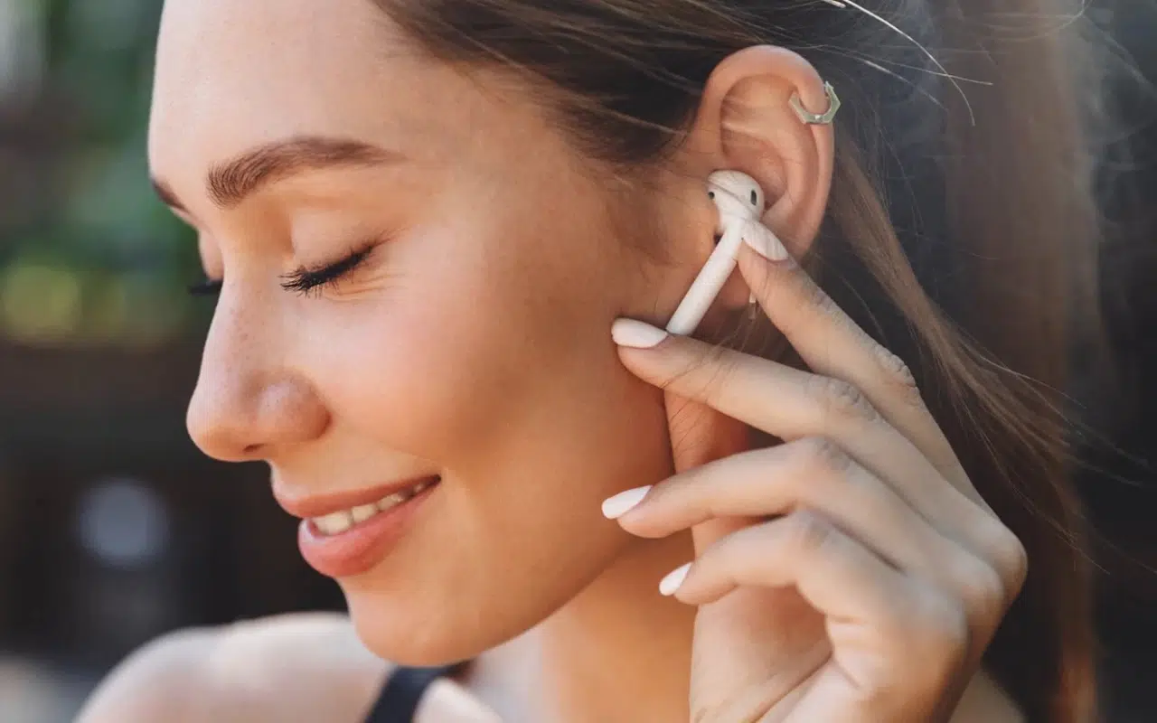 Kablosuz kulaklıklar çeviri yapacak! Yapay zeka ile dil bariyeri ortadan kalkıyor