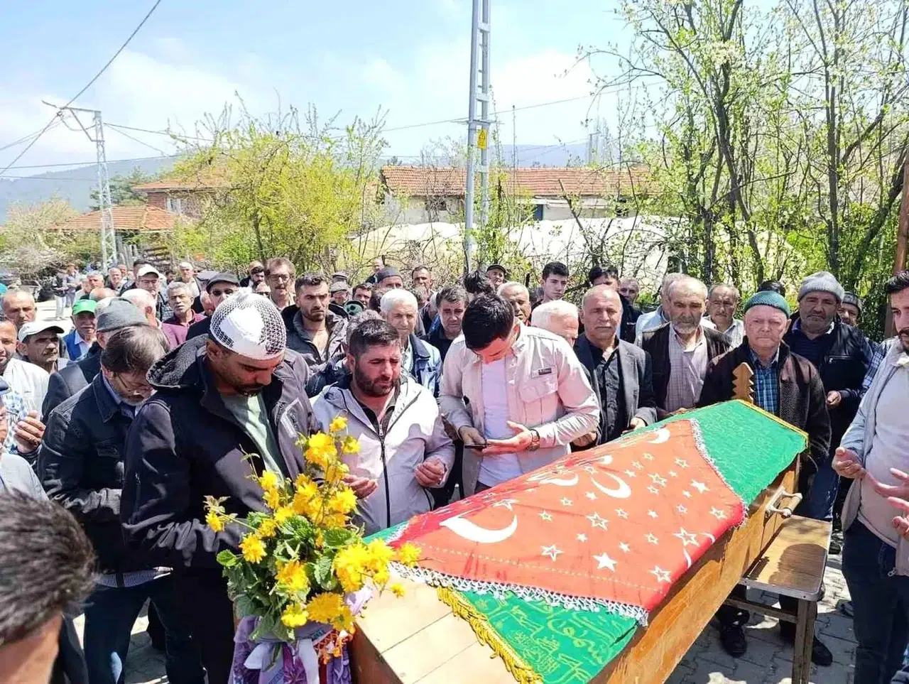 Kazada hayatını kaybetti, karnındaki çocuğu ile toprağa verildi