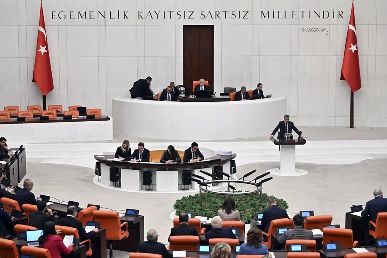 TBMM’den yeni düzenleme: Doğum izni 24 hafta oldu, sosyal medyaya yaş sınırı geldi