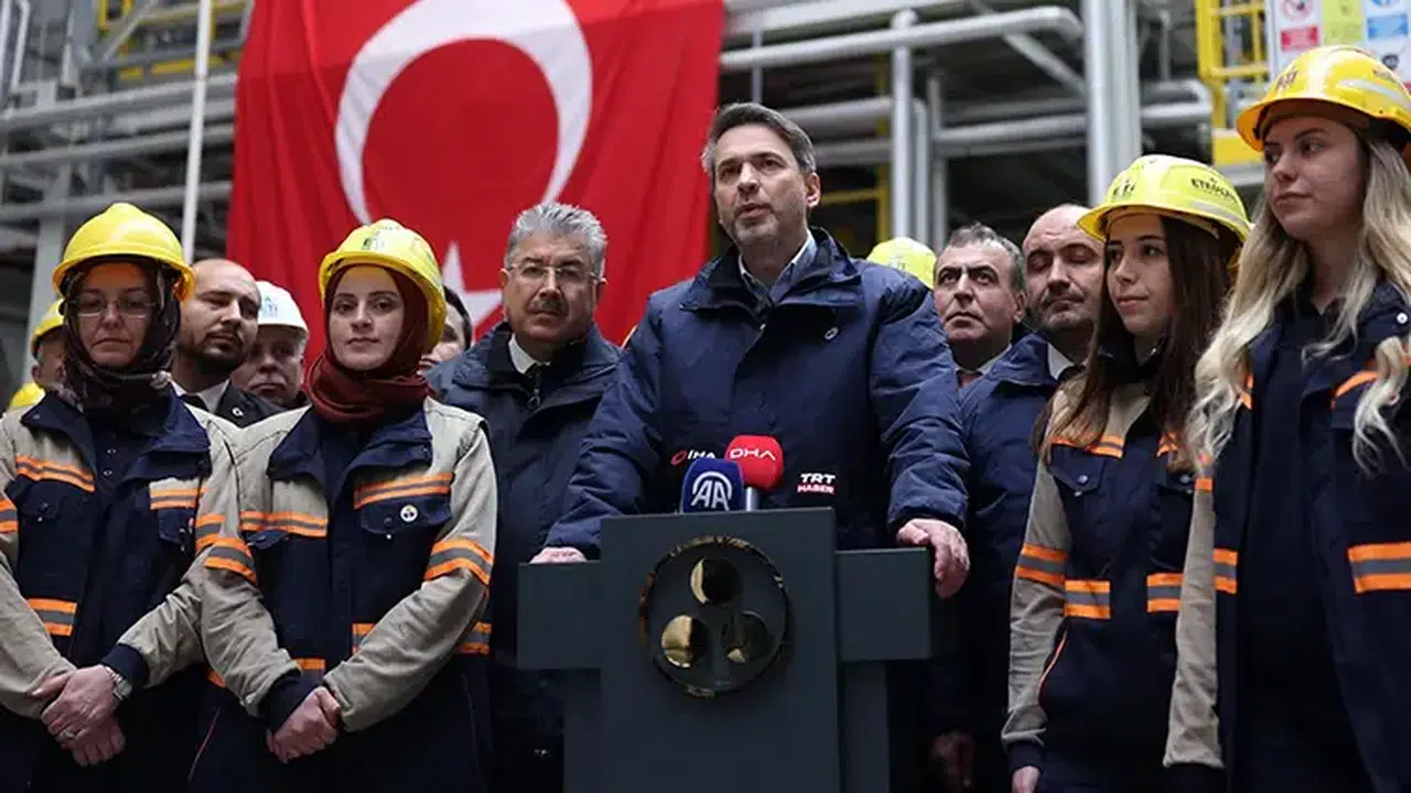 Bakan Bayraktar işçilerle buluştu 1 Mayıs’ta dev enerji yatırımı mesajı verdi