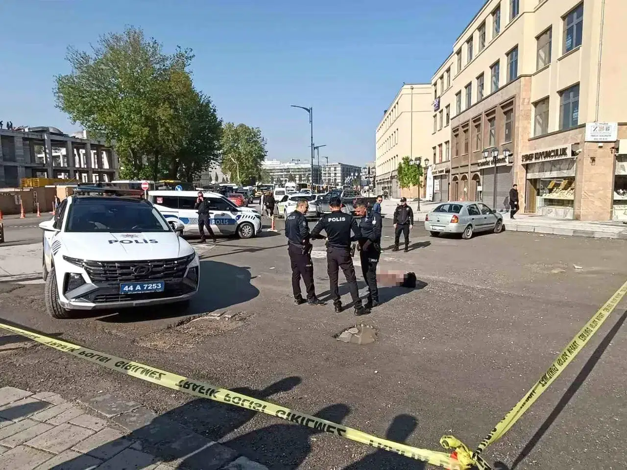 Malatya’da eski eşini öldüren zanlı tutuklandı: Suç aletiyle polise teslim oldu