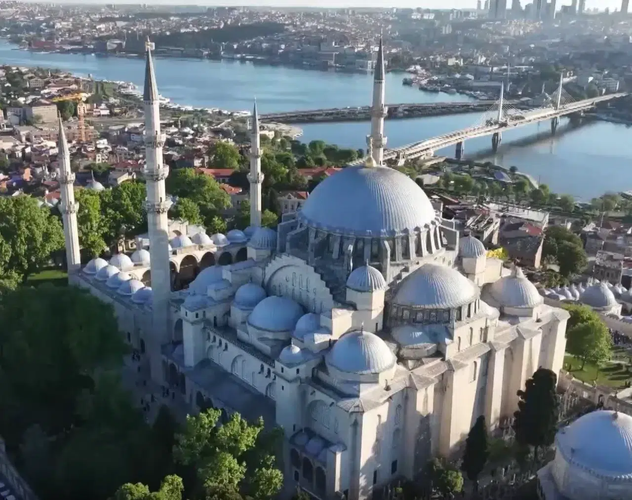 İstanbul’un tarihi camilerinde bayram namazı yoğunluğu