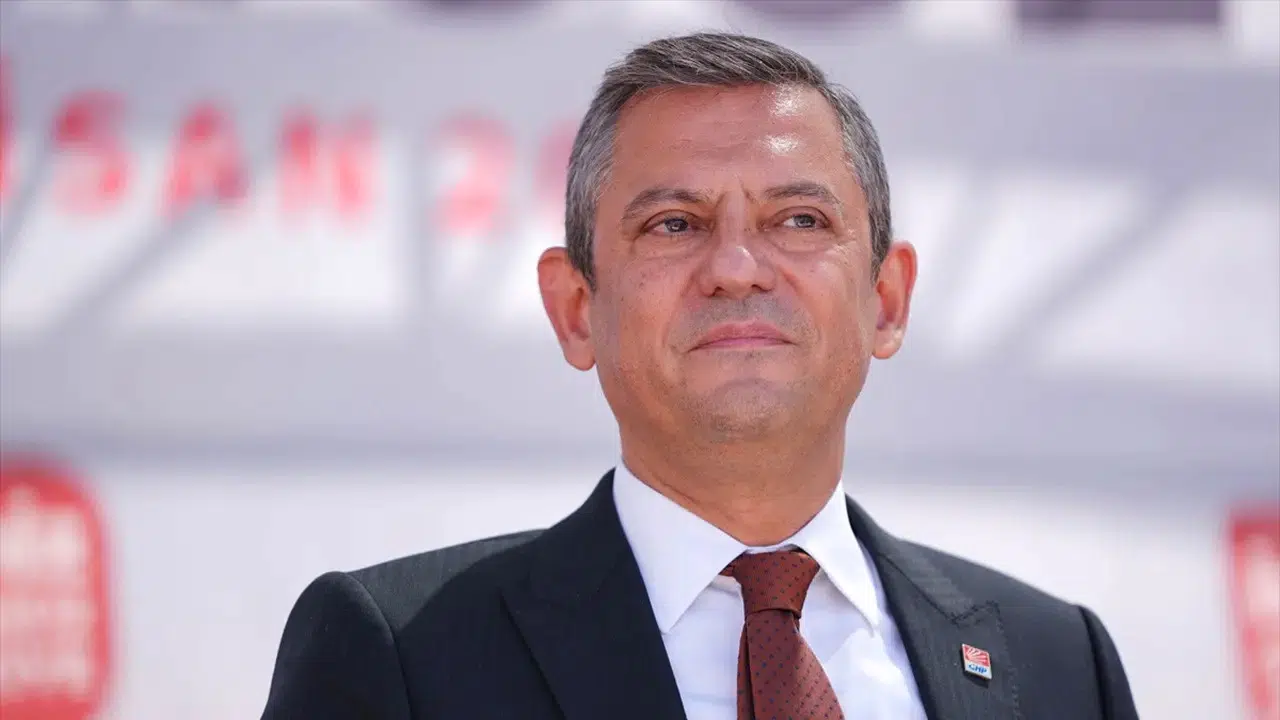 Özgür Özel kimdir, hangi partinin genel başkanı?