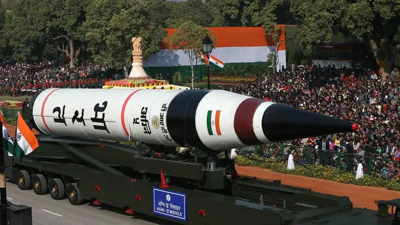 Hindistan Agni füzesini başarıyla test etti