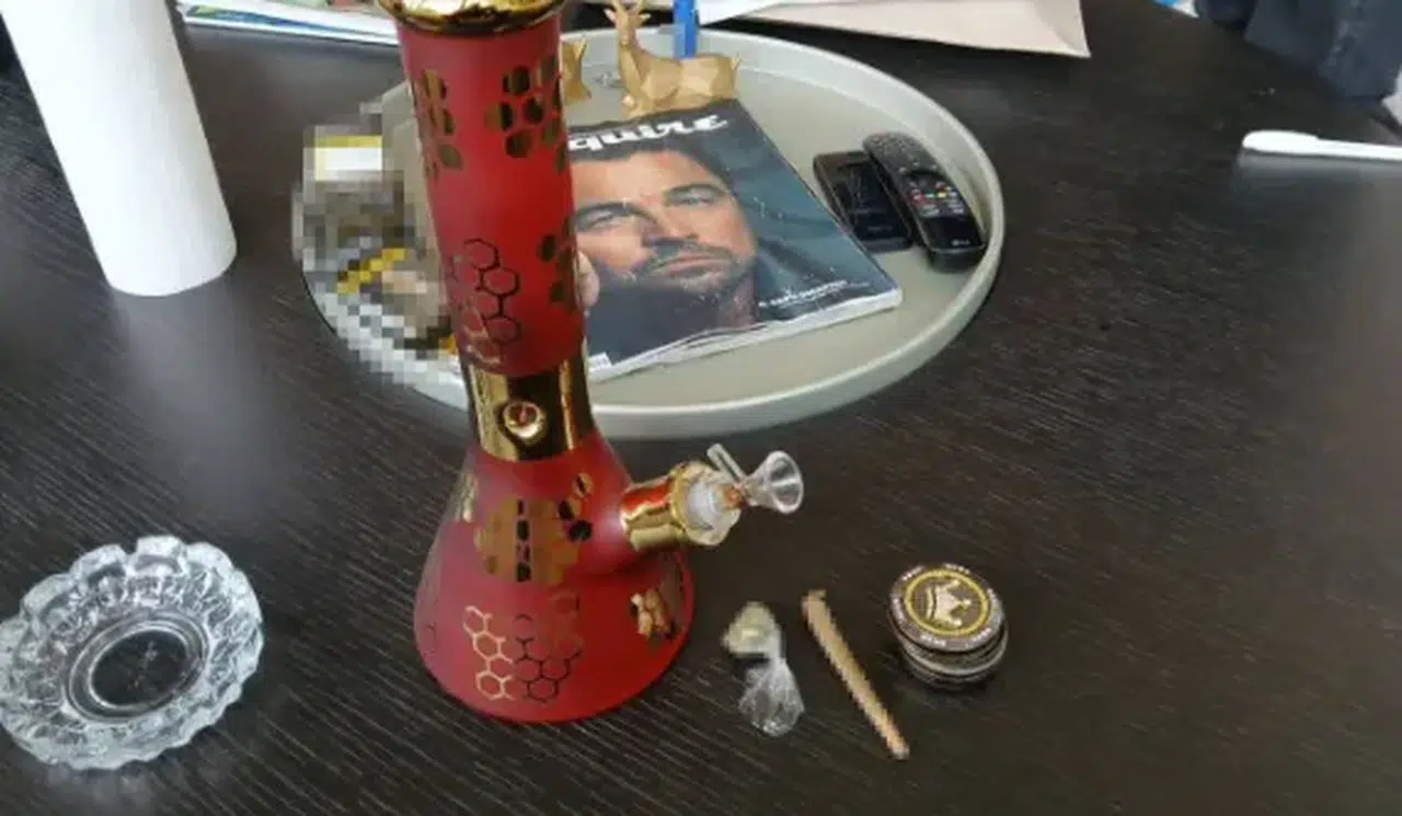 Ünlülere yönelik operasyonda evlerden çıkanlar dikkat çekti