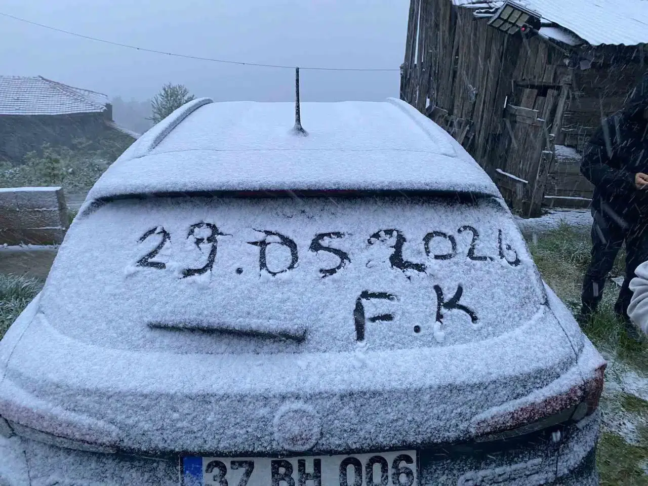 Kastamonu’da mayıs ayında kar sürprizi: Yüksek rakımlı bölgeler beyaze büründü
