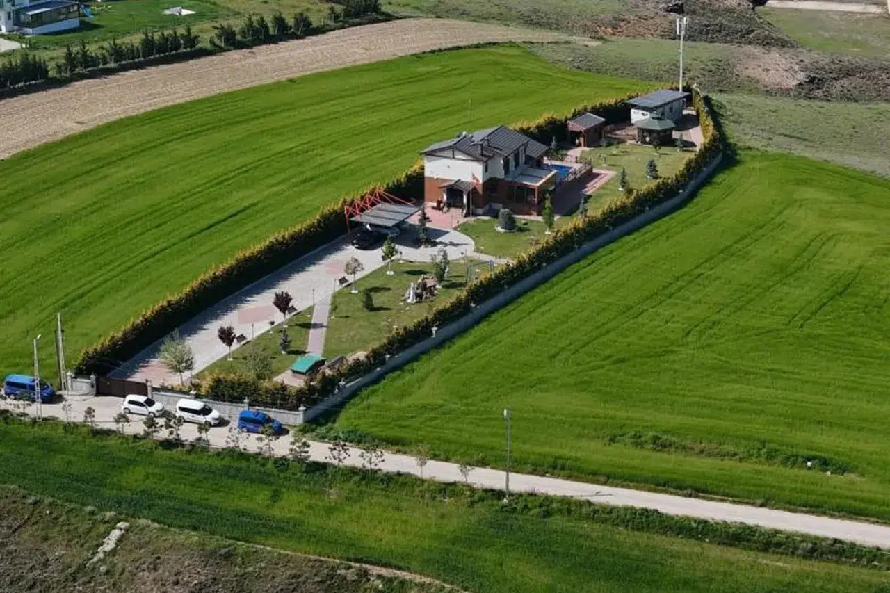 Özel kalem müdürünün evi, görenleri hayrete düşürdü