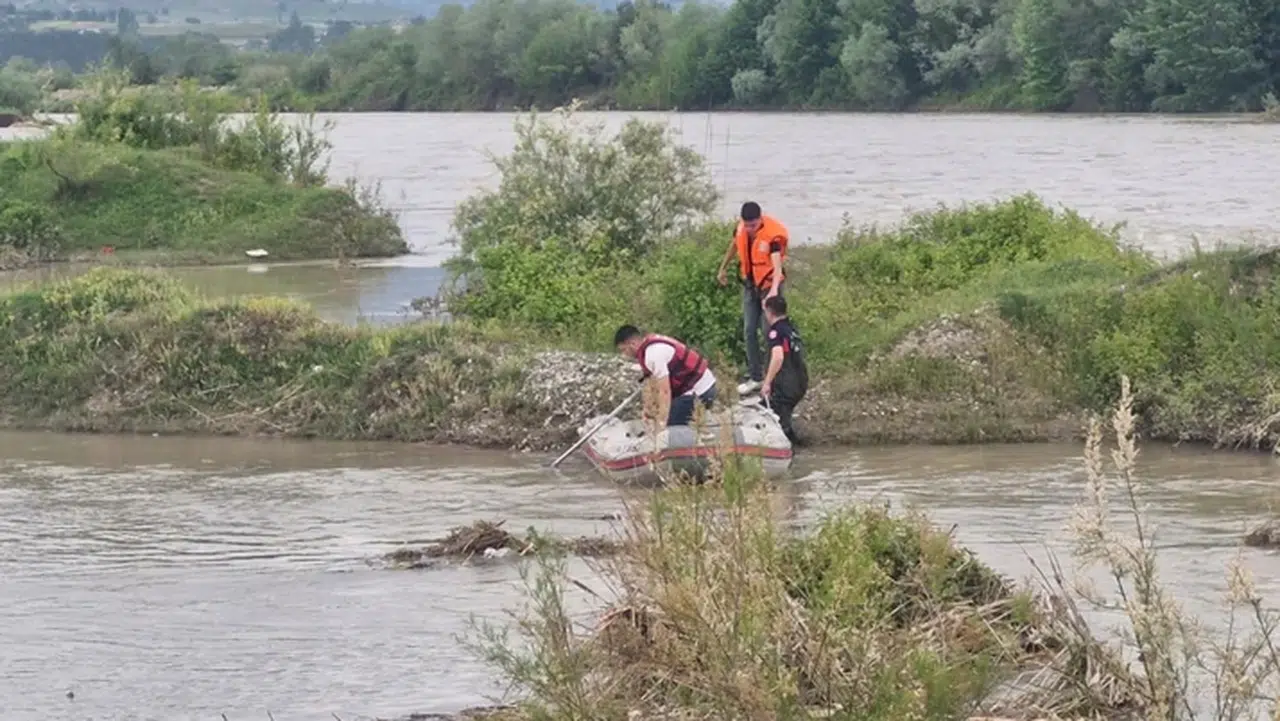 Kelkit Çayı'nda Skuterle Özçekim Yaparken Kaza: İki Kişi Kayıp!