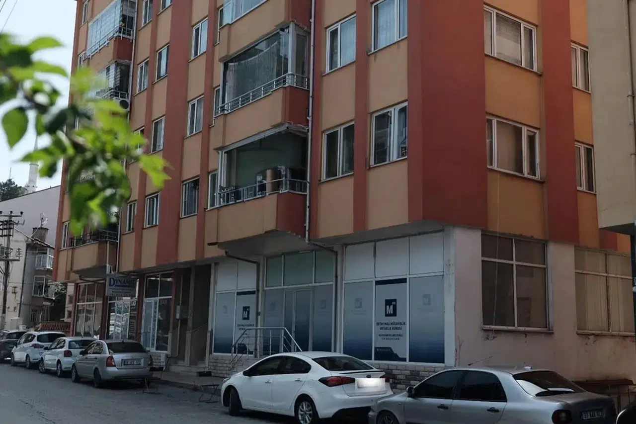İlahiyat hocasının tecavüzünden kaçıp balkondan çıplak atlayan öğrenci erkek çıktı!