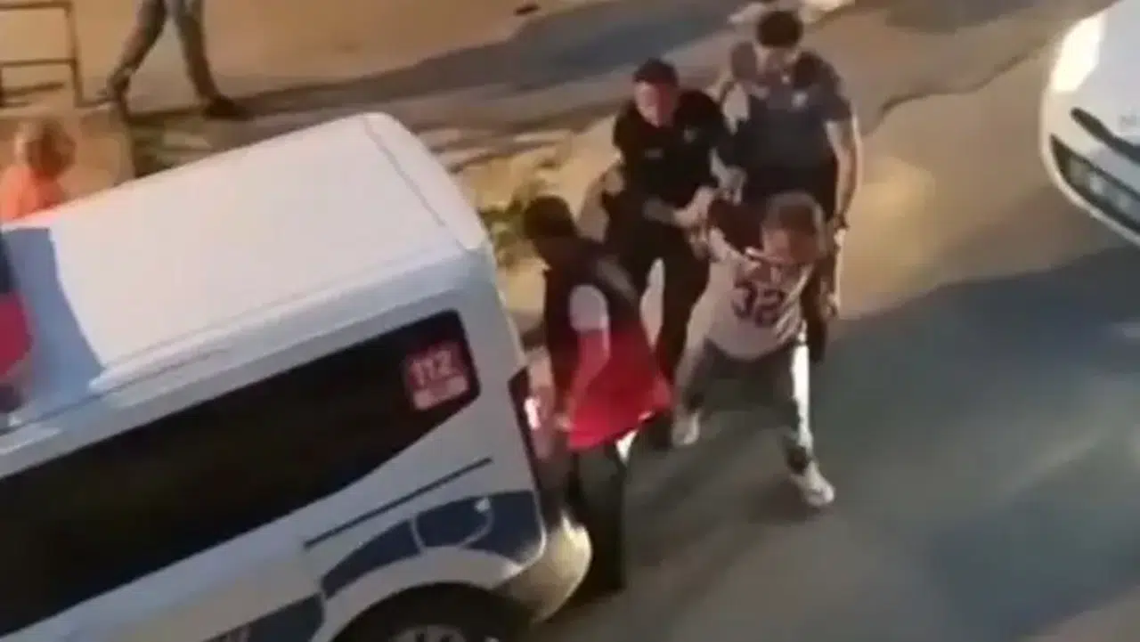 Araçlara demir çubukla saldıran alkollü kişi gözaltına alındı