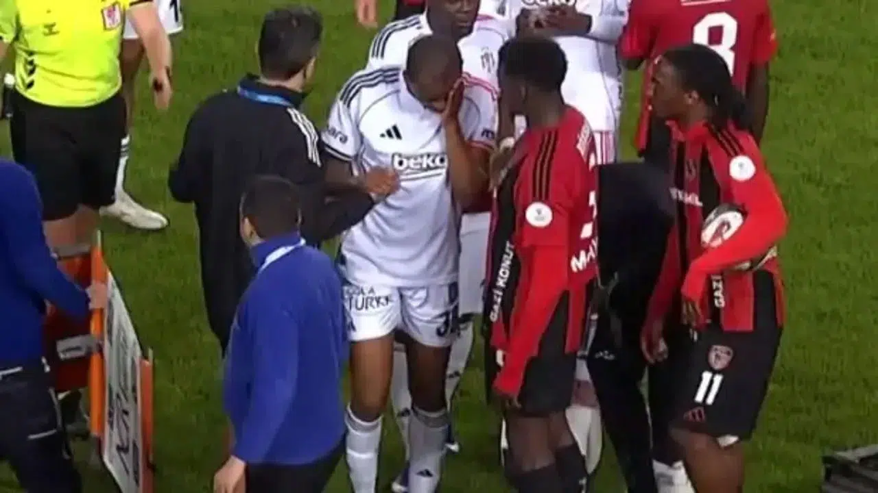 Beşiktaş’ta korkutan sakatlık futbolcu beyin sarsıntısı geçirdi