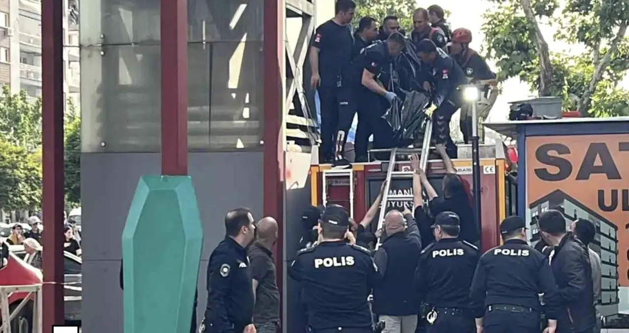 Manisa’da korkunç olay: Asansör boşluğunda sıkışan genç yaşamını yitirdi