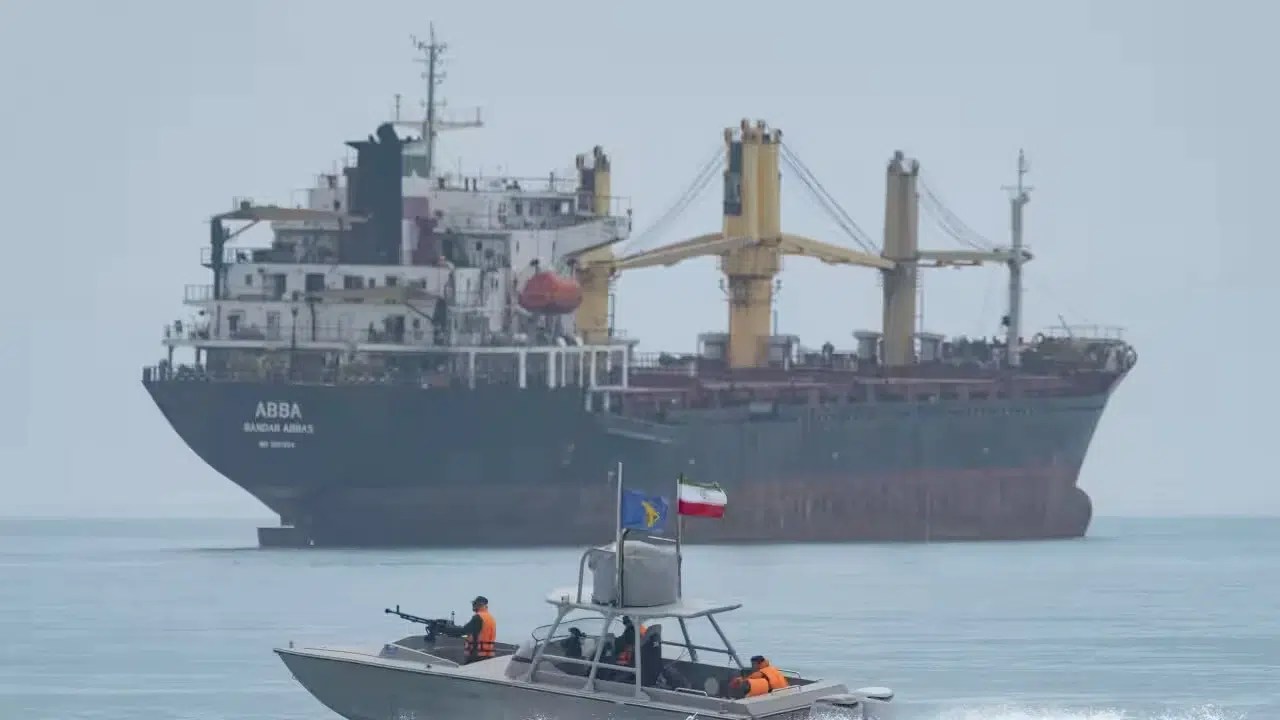 Hürmüz Boğazı’nda güvenlik krizi: 2 bin gemi mahsur kaldı