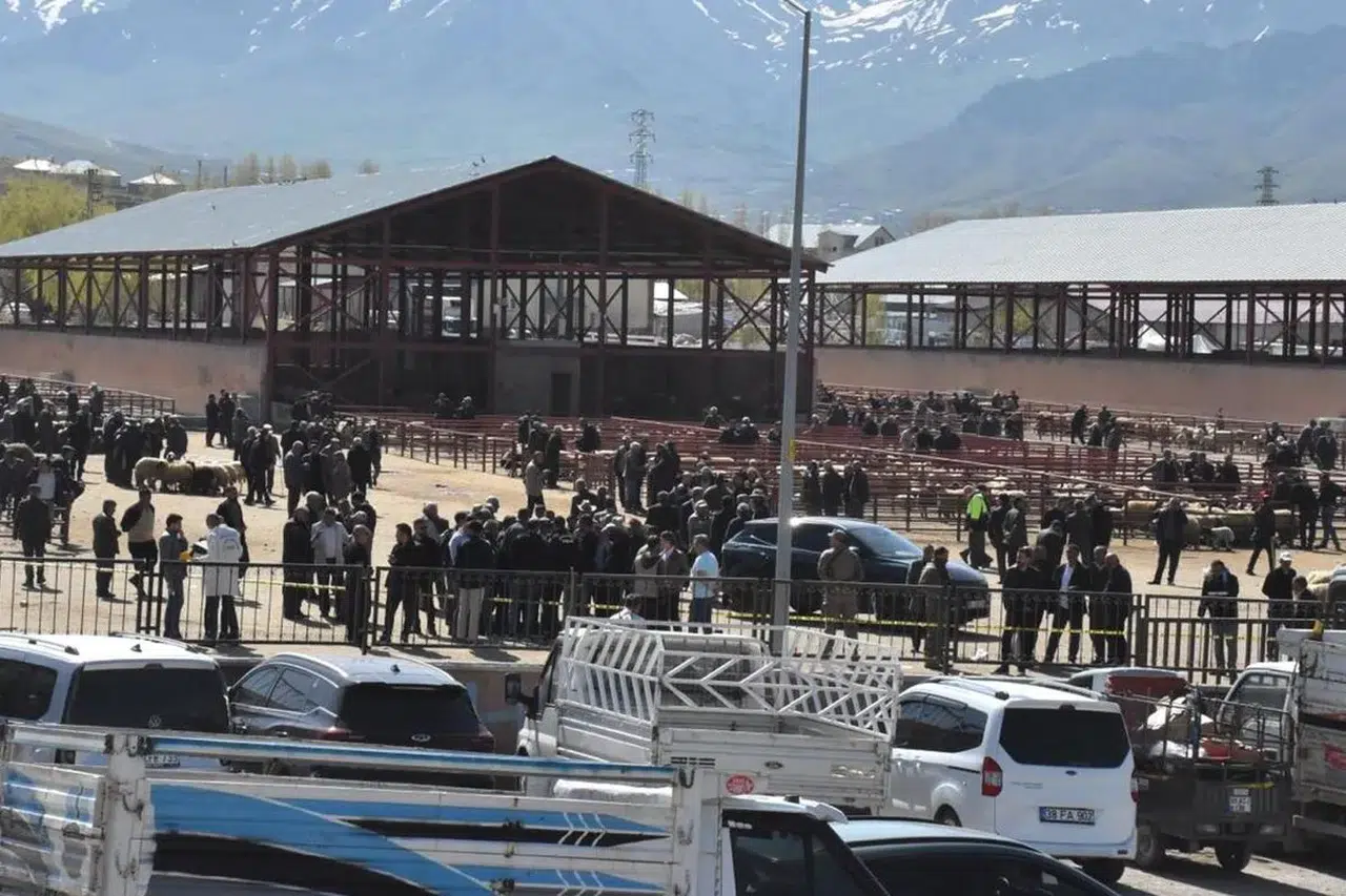 Hayvan pazarında silahlı kavga! 1 kişi öldü, 13 kişi yaralandı