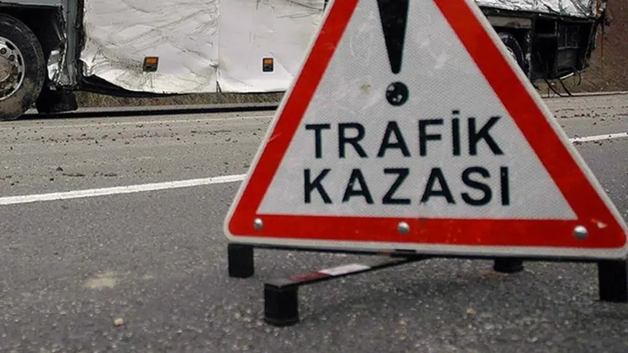 Yolcu otobüsü ile tır çarpıştı, ölü ve yaralılar var