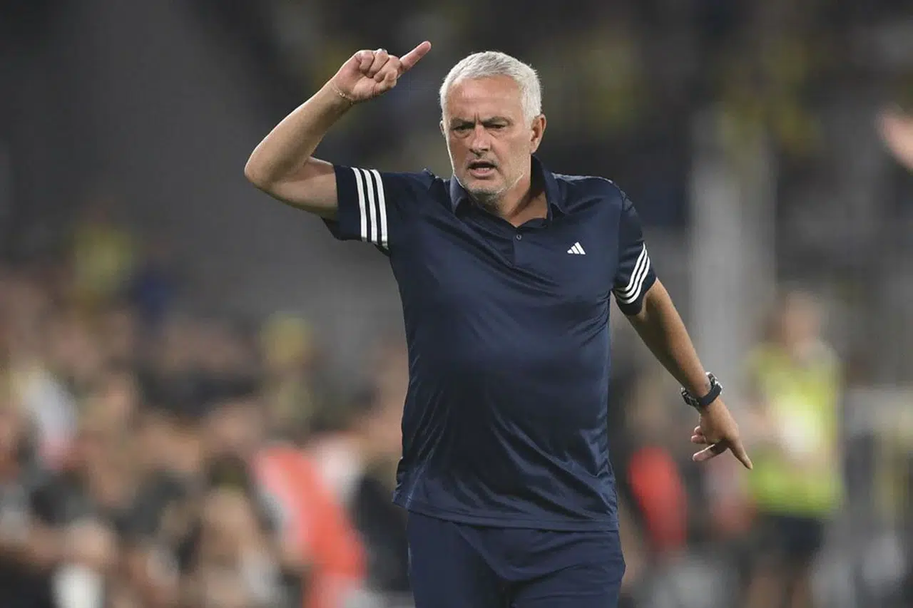 Mourinho üzgün: Namağlup bitirdiği ligi ikinci sırada tamamladı