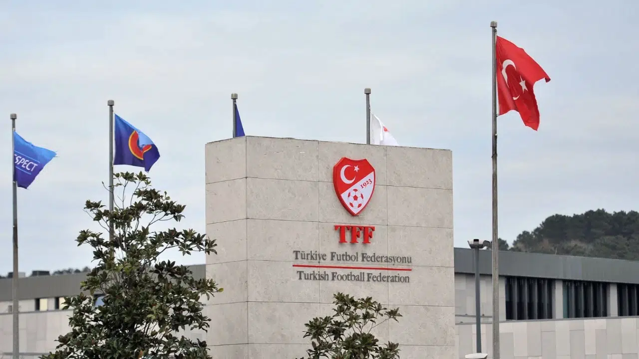 PFDK açıkladı: Beşiktaş ve Galatasaray’a 1 milyon 200 bin lira ceza