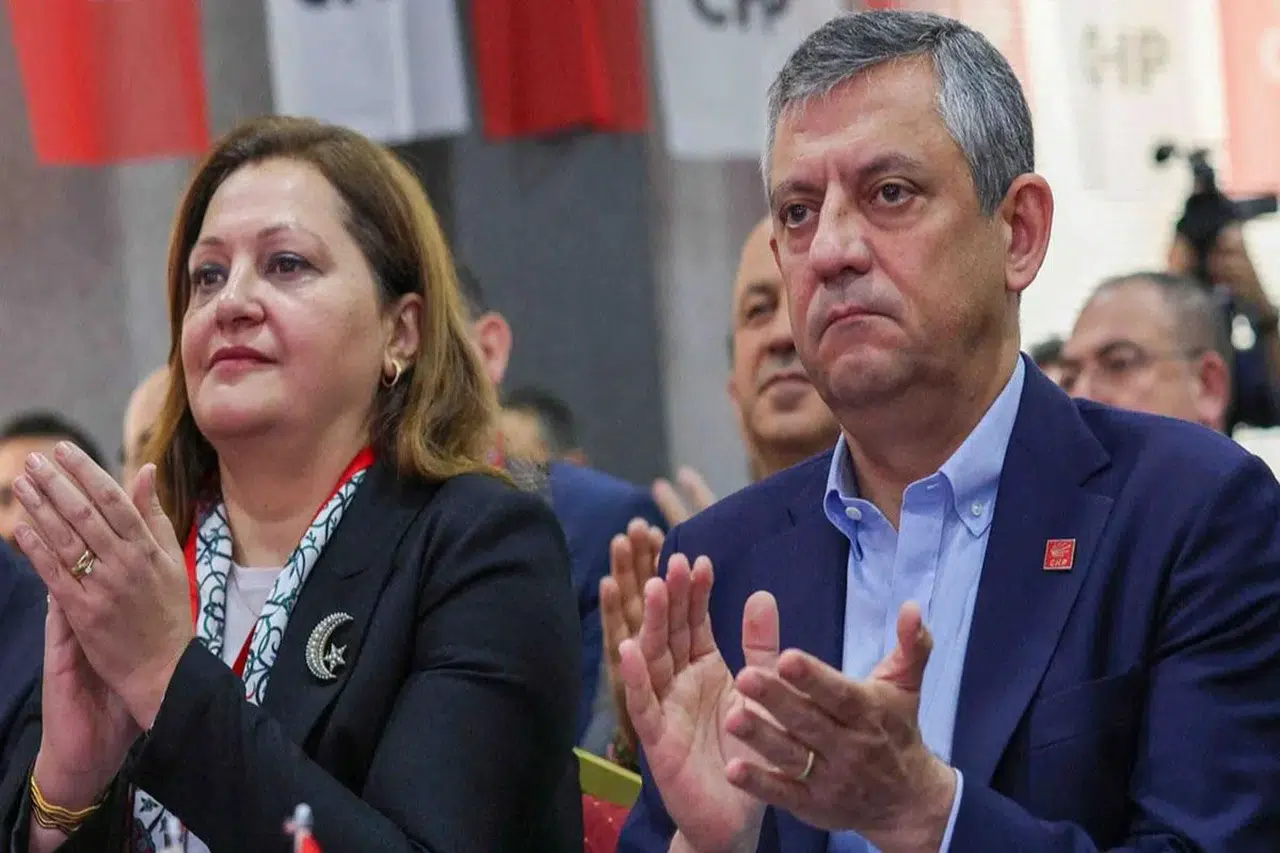 Burcu Köksal, CHP lideri Özgür Özel'in kendisine gönderdiği mesajları paylaştı