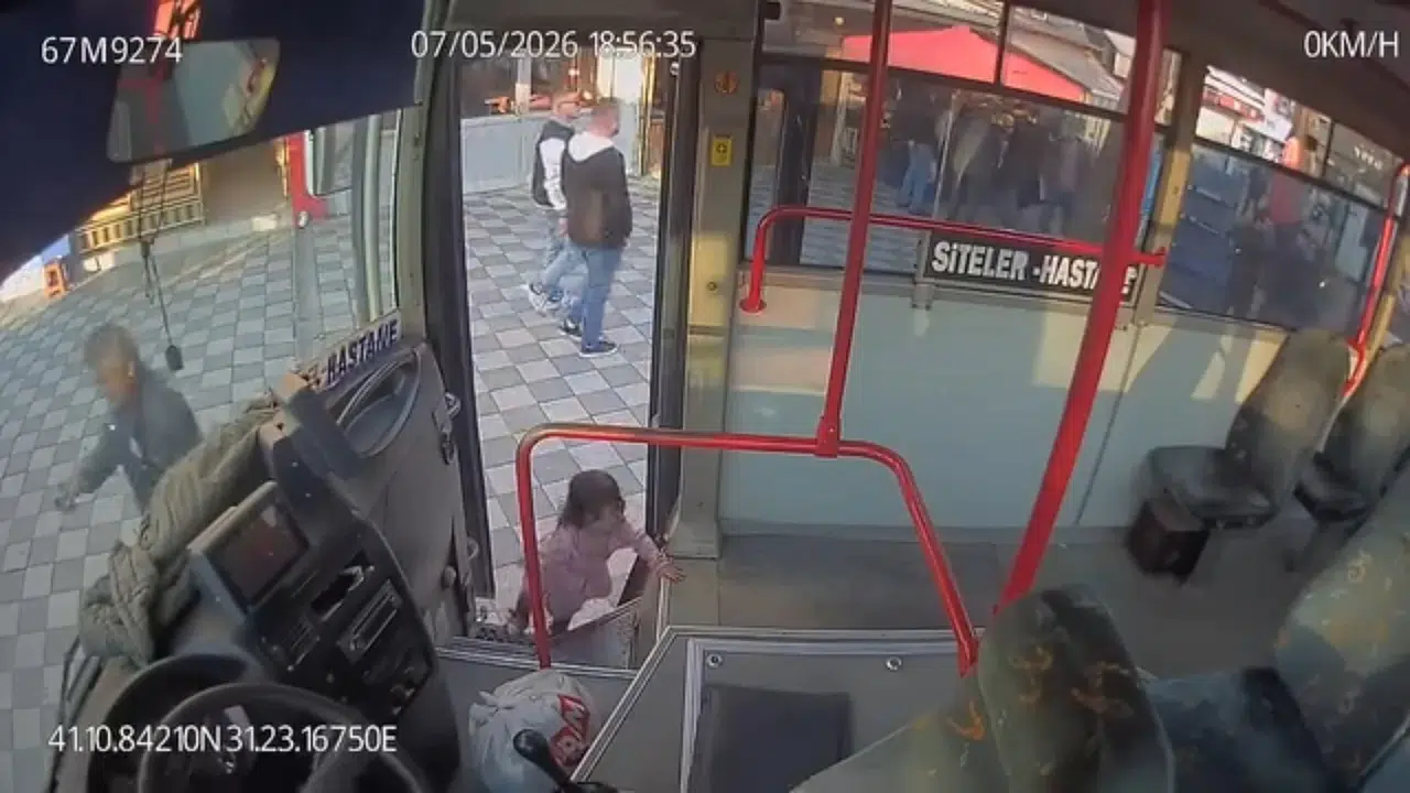 2 yaşındaki çocuk emekleyerek otobüse binmişti! Şoför o anları anlattı