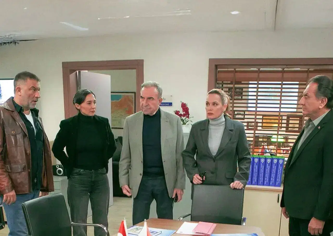 Arka Sokaklar finale mi koşuyor? 20 yıllık ekran efsanesi veda mı ediyor?