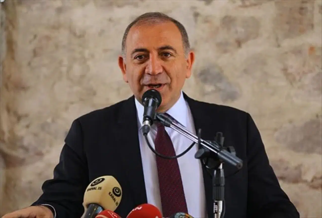 Gürsel Tekin'den kurultay çıkışı: "Yetkili delegelerin imzasını toplayacağız"