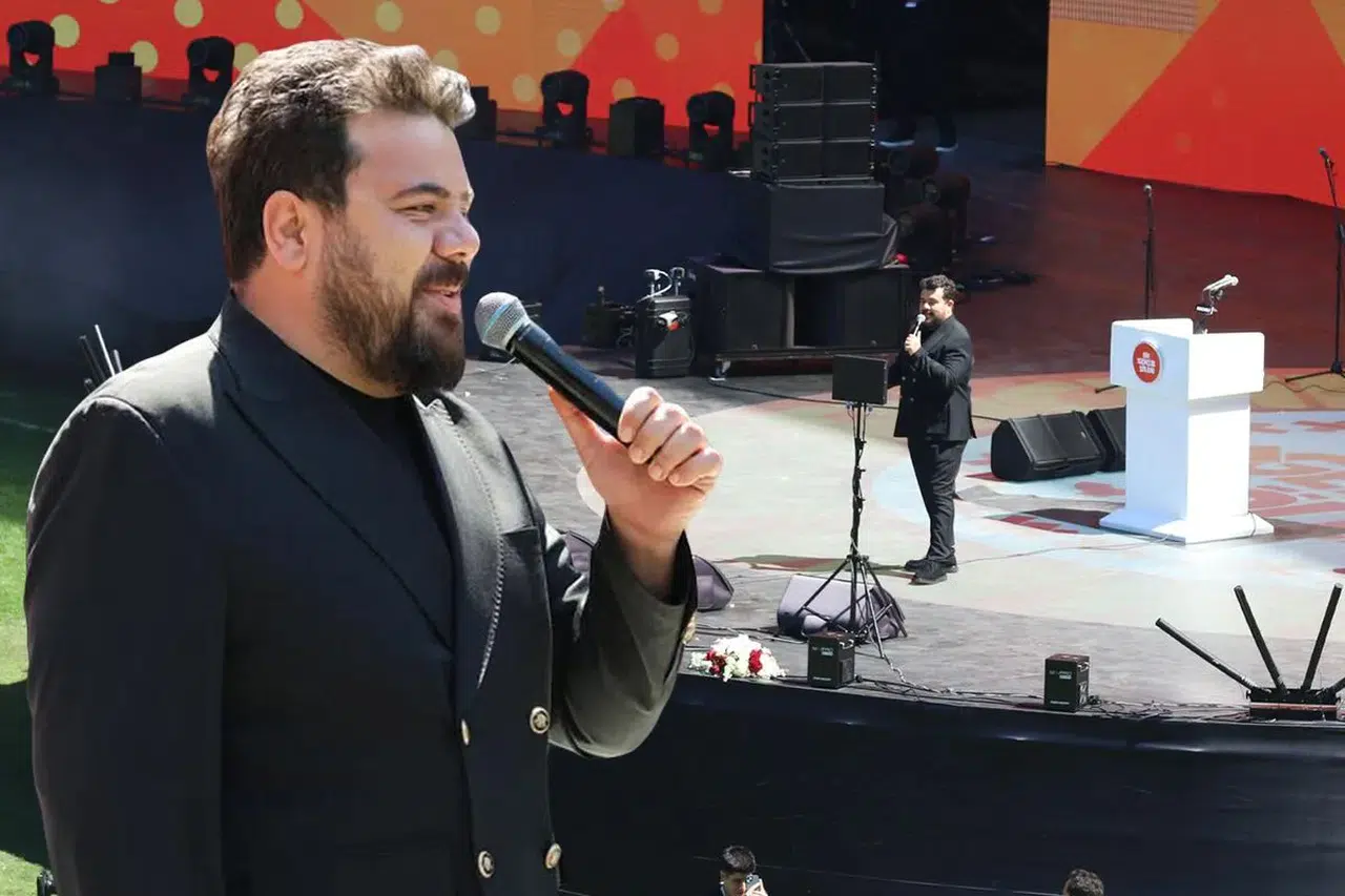 Eser Yenenler AK Parti etkinliğinde sahne aldı: “Her şey çok güzel olacak”