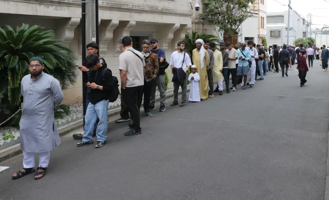 Tokyo Camii’nde bayram yoğunluğu: Namaz 3 kez kılındı