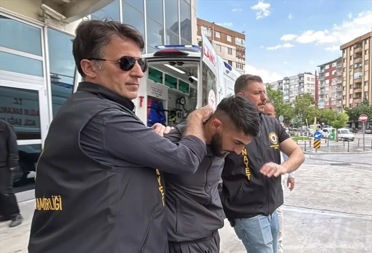 Annesinin erkek arkadaşını öldüren zanlı yakalandı